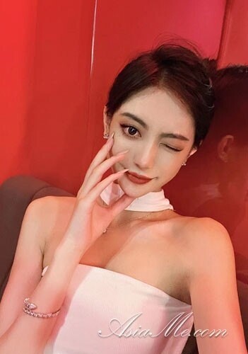 Violet Profile image 3