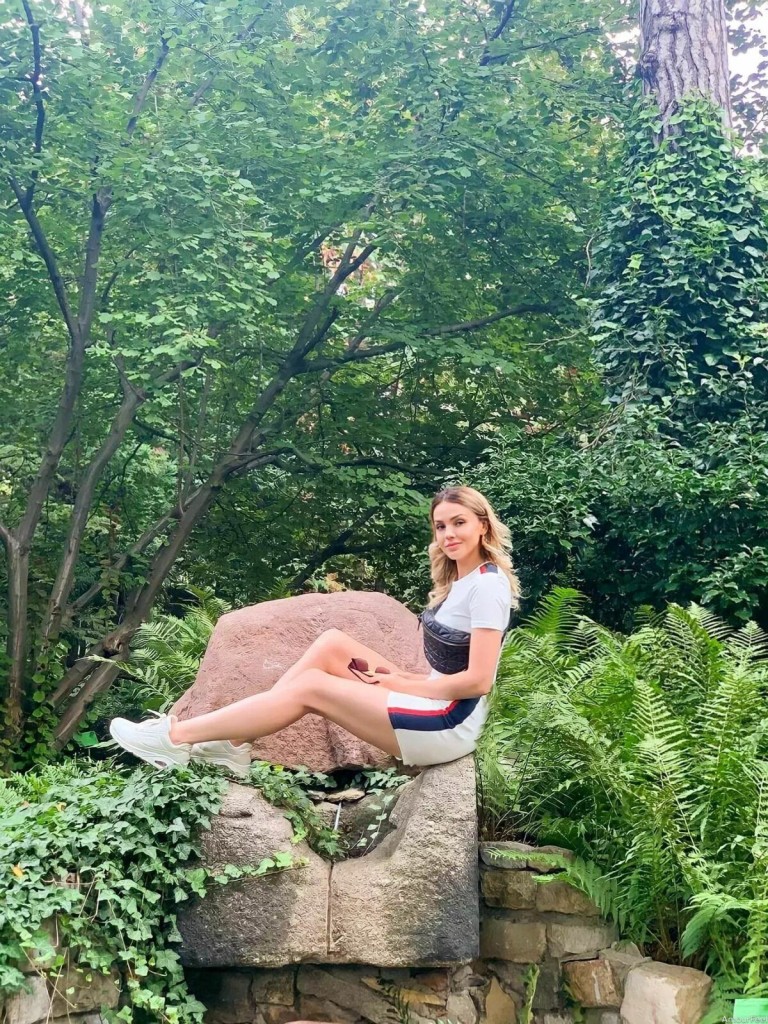 Zhanna Profile image 2