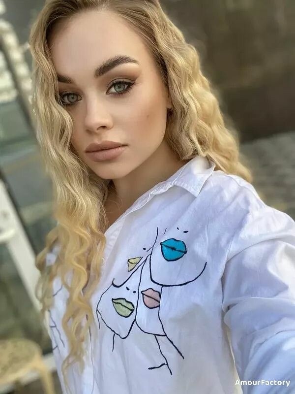 Yuliia Profile image 5