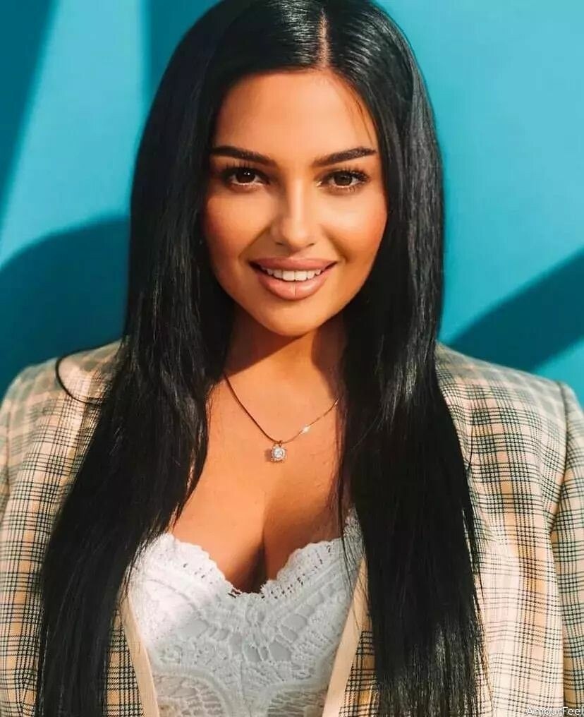 Alina Profile image 2