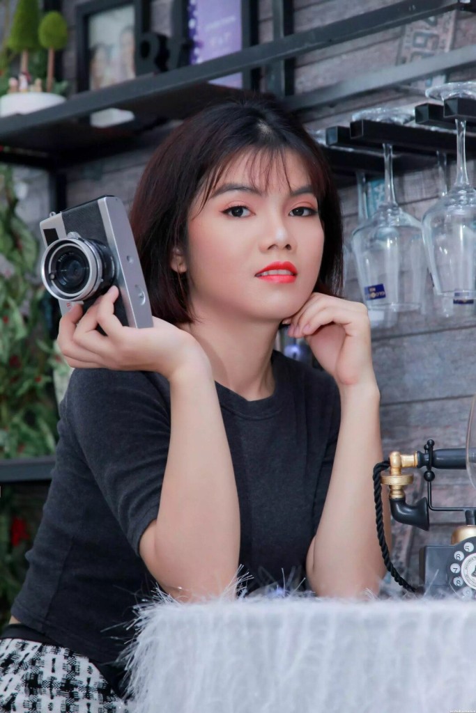 Elisa Profile image 2