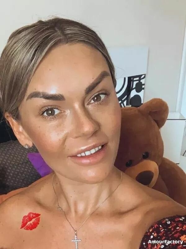 Anna Profile image 2