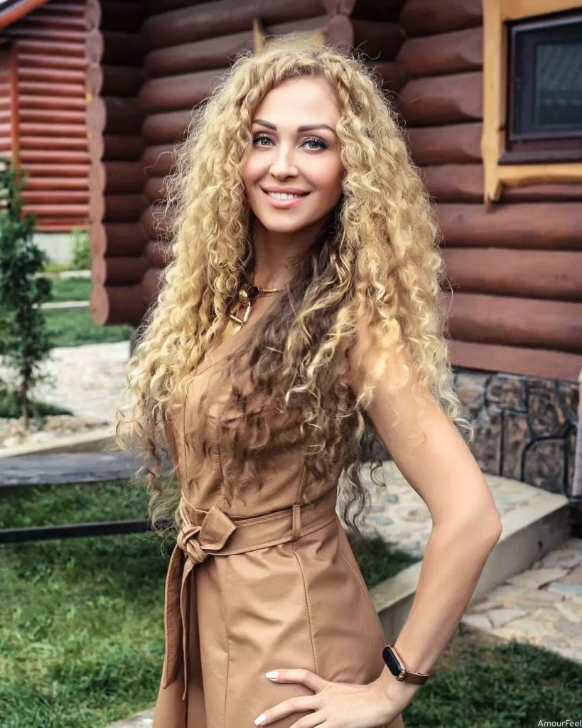 Julia Profile image 2