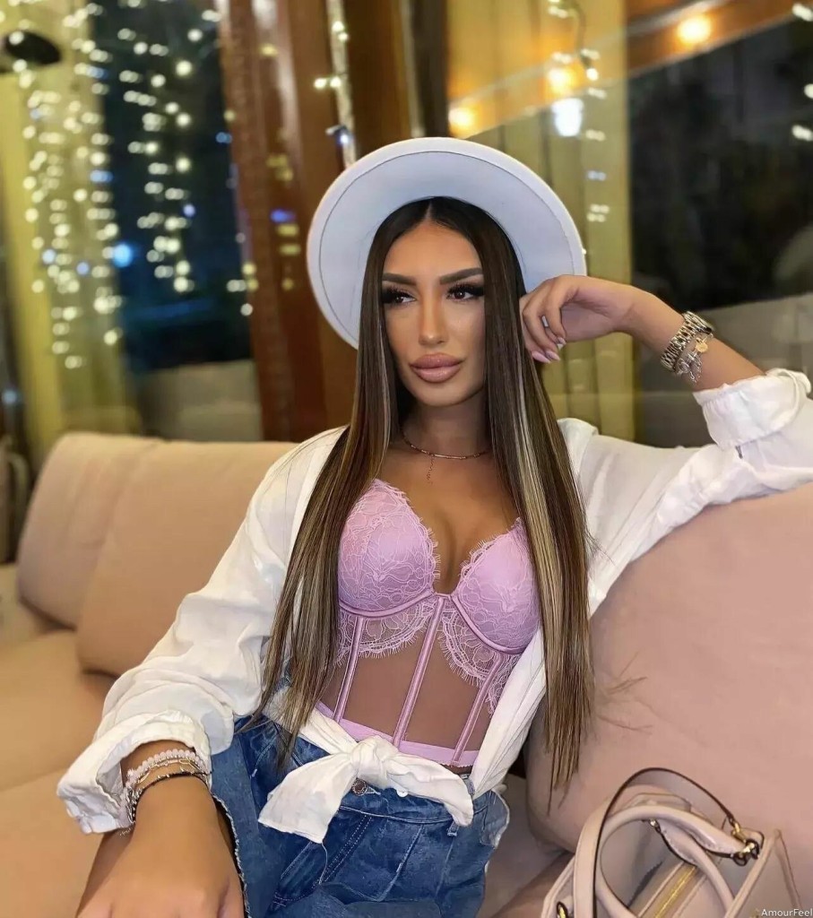 Alina Profile image 5