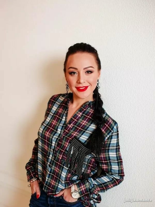 Julia Profile image 3