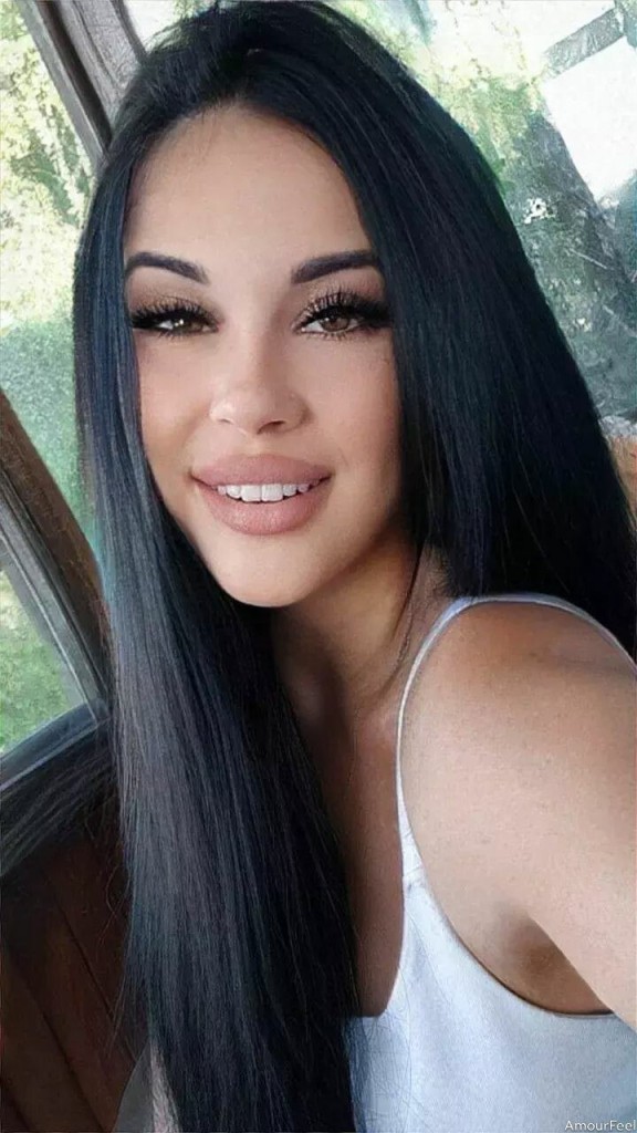 Elena Profile image 1