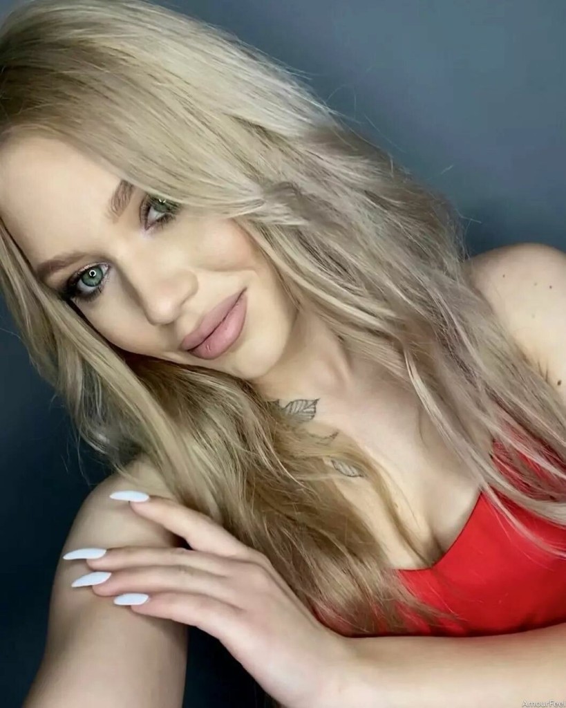 Valeria Profile image 2