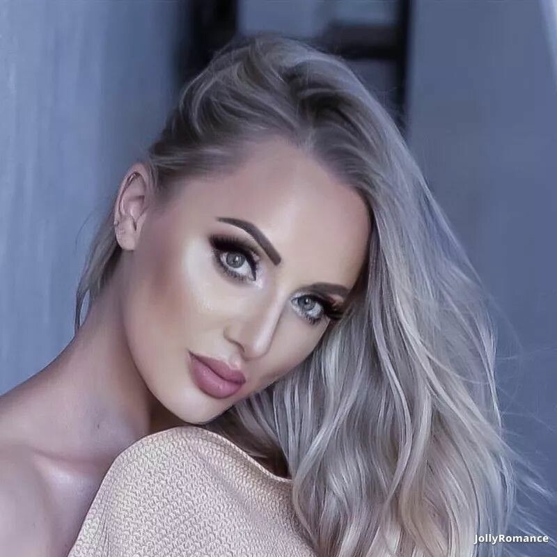 Elena Profile image 5