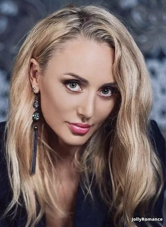 Elena Profile image 1