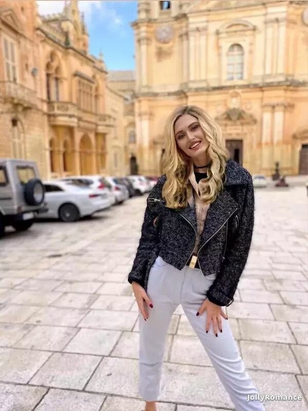 Viktoria Profile image 5