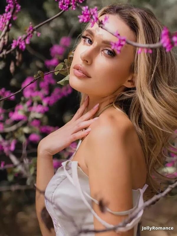 Viktoria Profile image 2