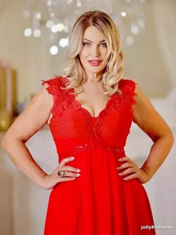 Nadia Profile image 1