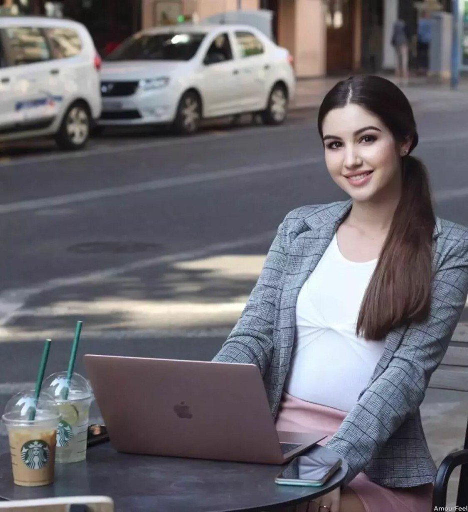 Yuliia Profile image 1