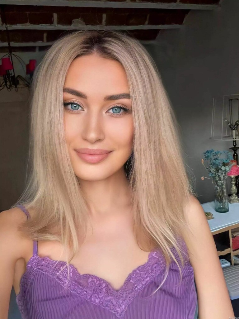 Julia Profile image 5