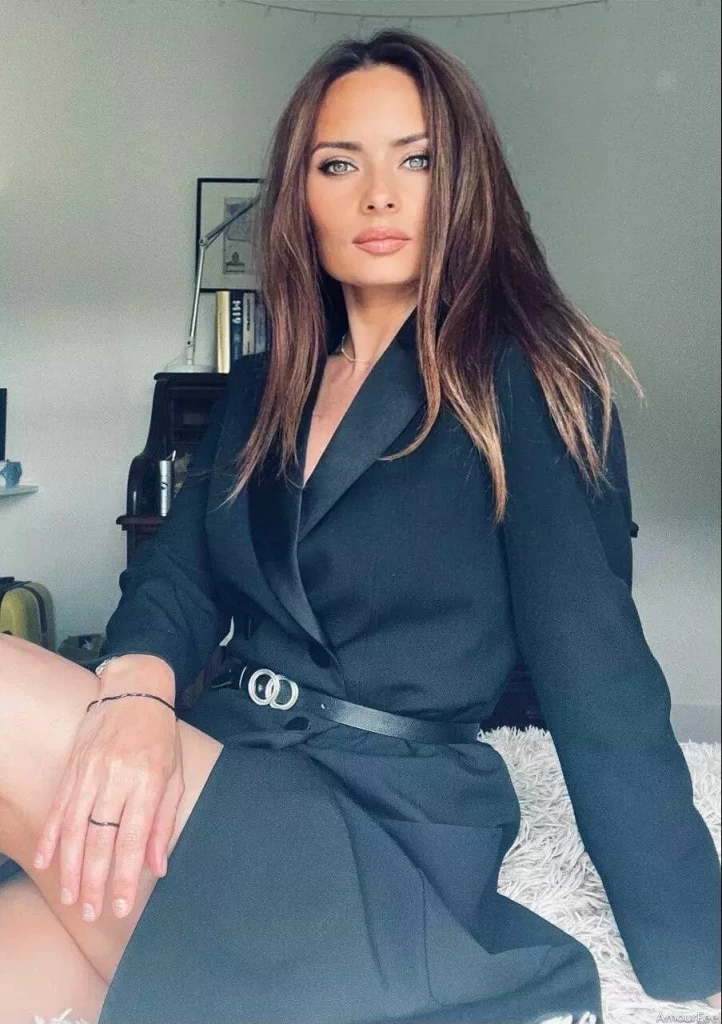 Mirela Rozalia Profile image 1