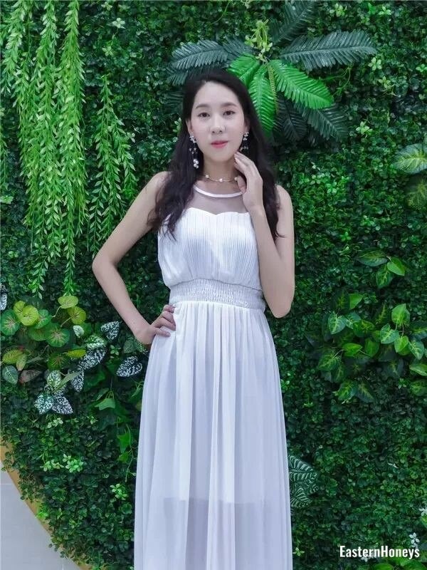 Lili Profile image 2