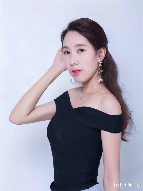 Lili Profile image 4