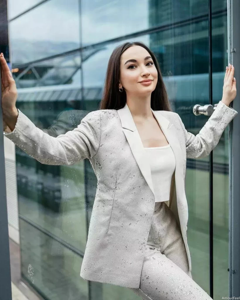 Yana Profile image 3