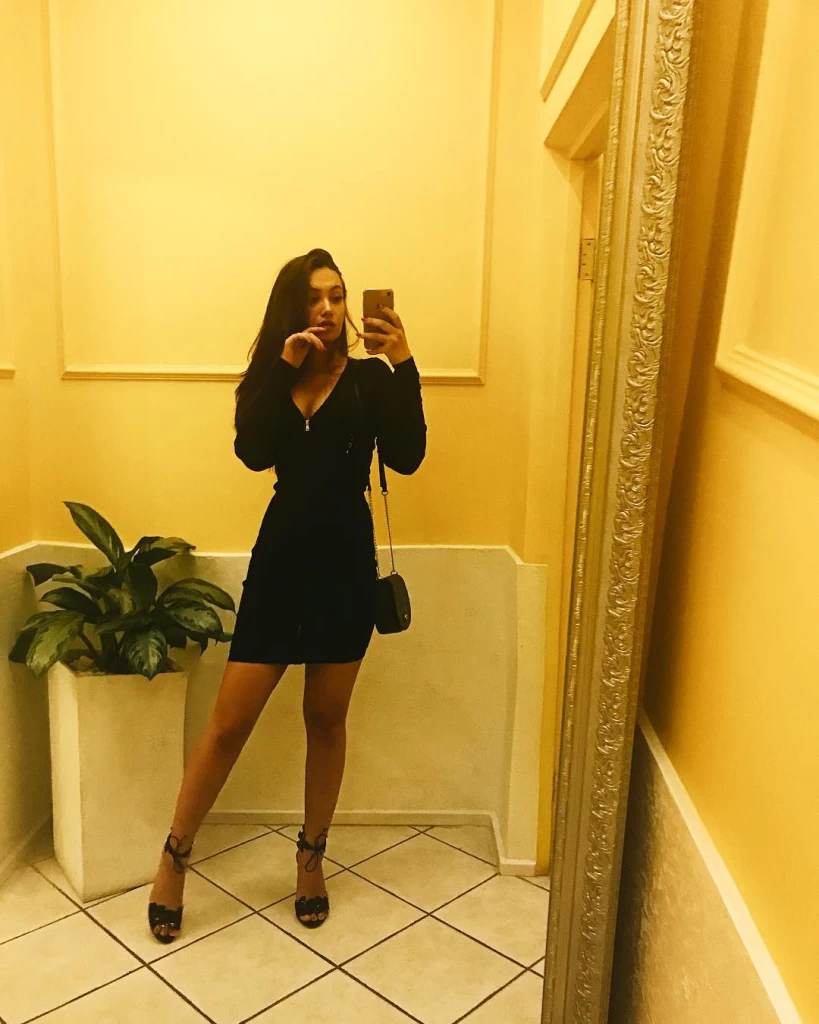 Anna Profile image 7