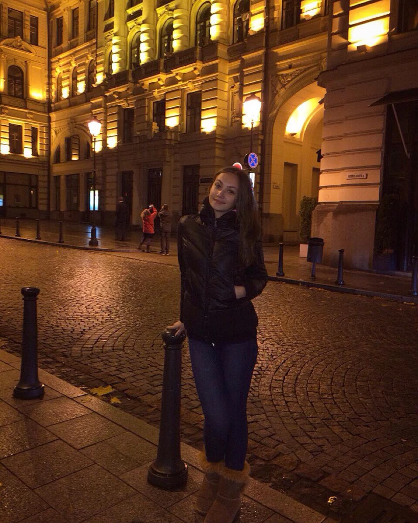 Anna Profile image 12