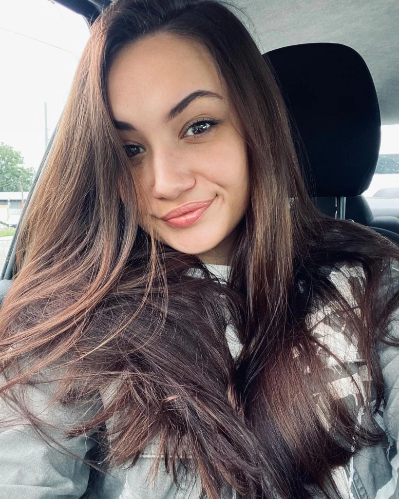 Anna Profile image 4