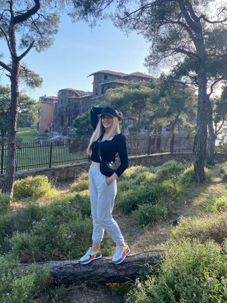 Olena Profile image 16