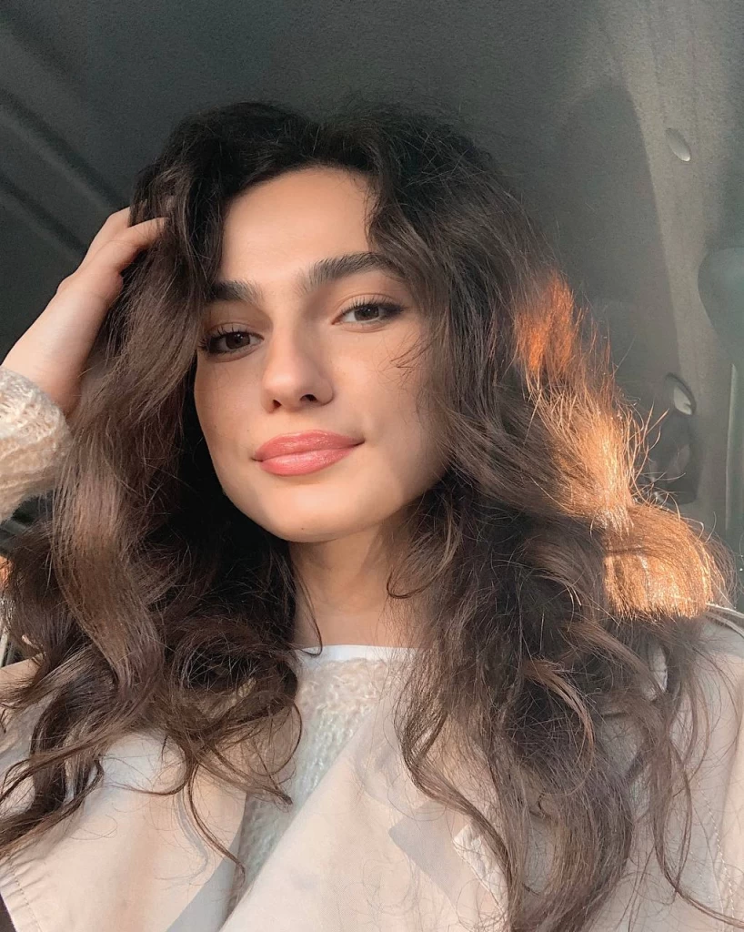 Yelyzaveta Profile image 4