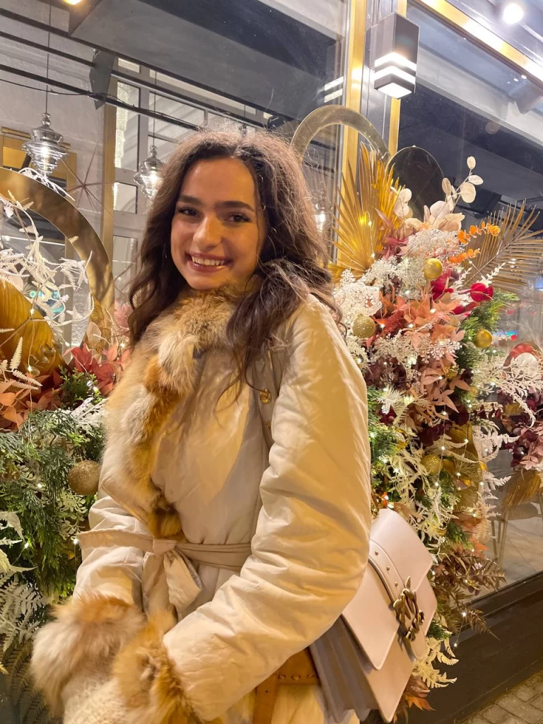 Yelyzaveta Profile image 11