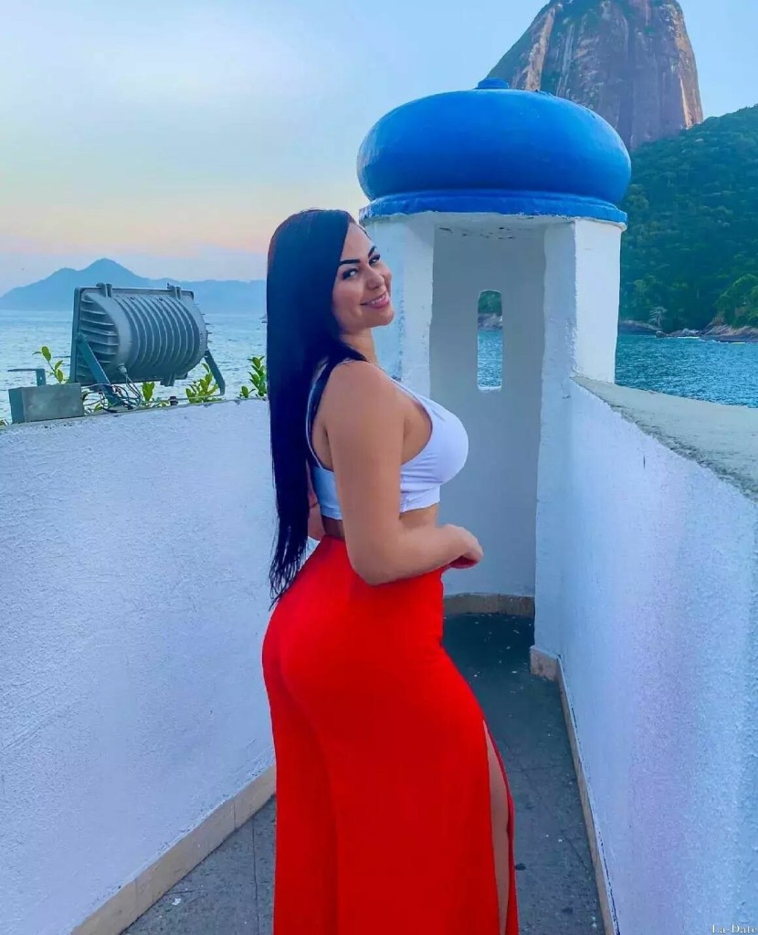 Laura Profile image 3