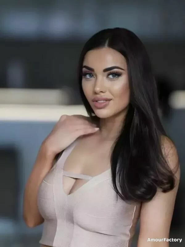 Elena Profile image 4