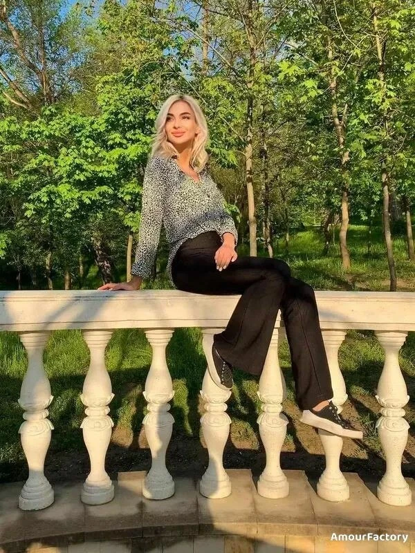 Oxana Profile image 5