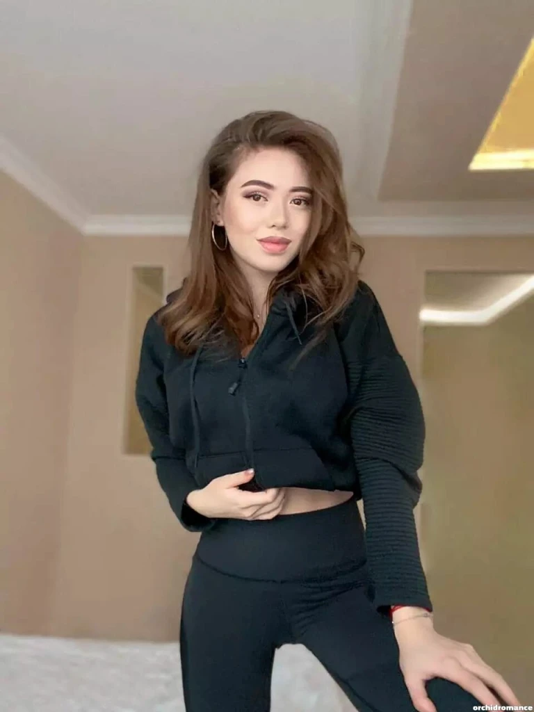 Ainura Profile image 1