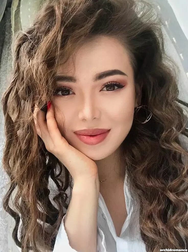 Ainura Profile image 6