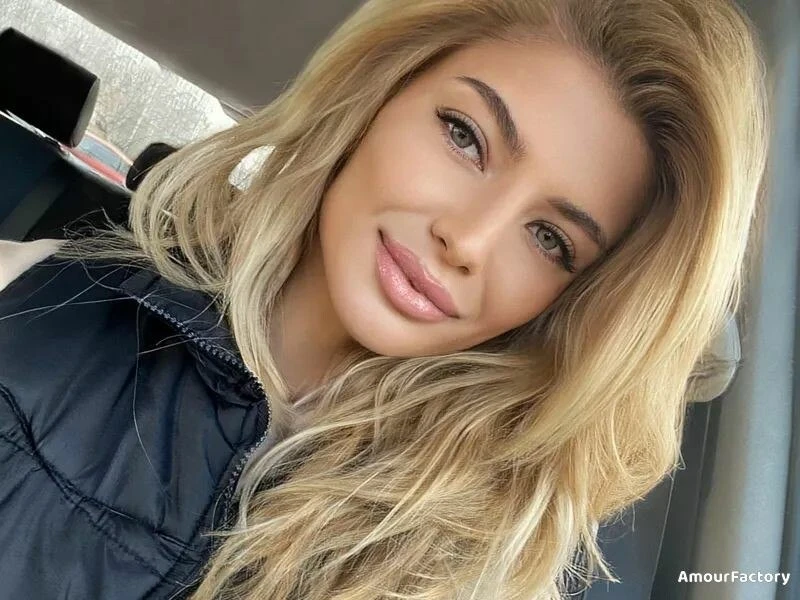 Iulia Profile image 1