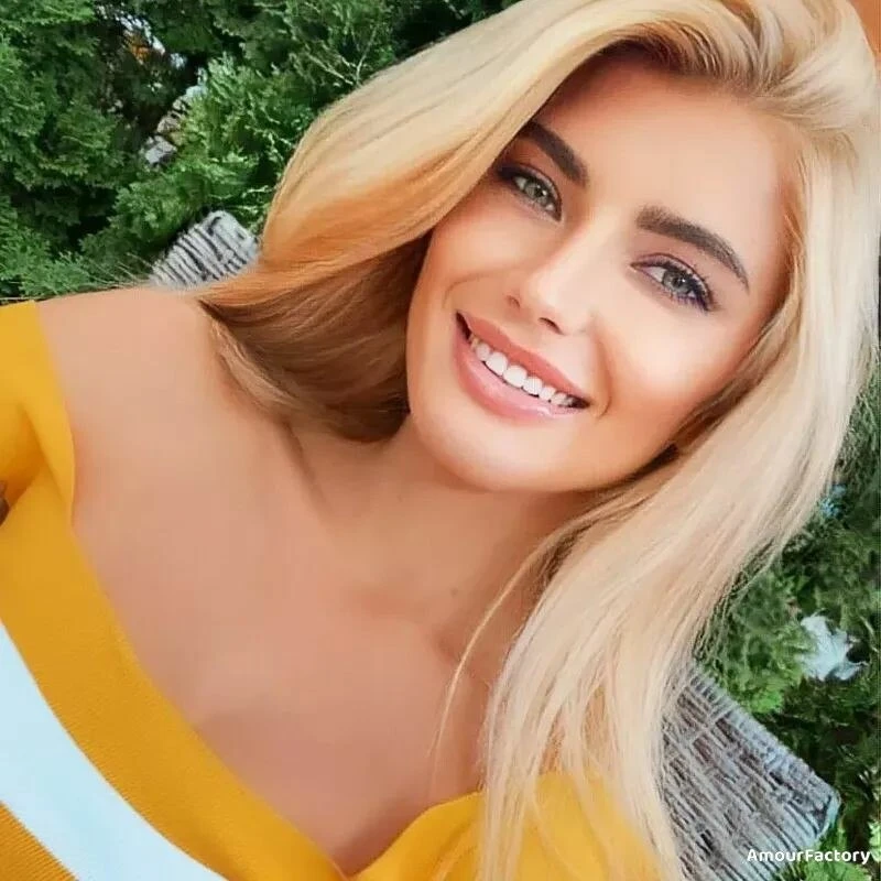 Iulia Profile image 5