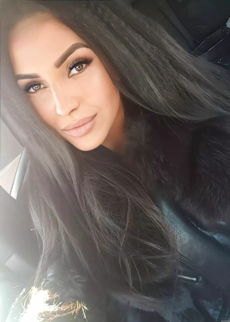 Iulia Profile image 1