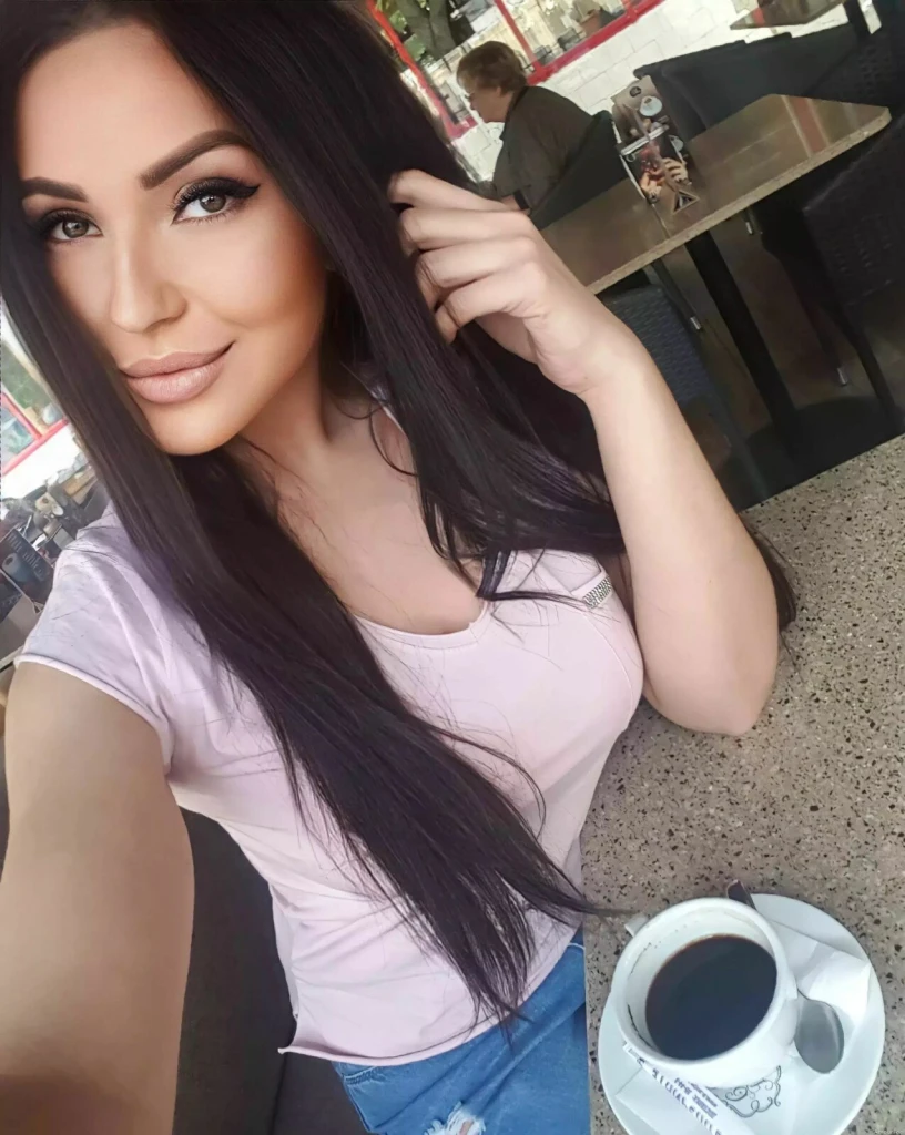 Iulia Profile image 5