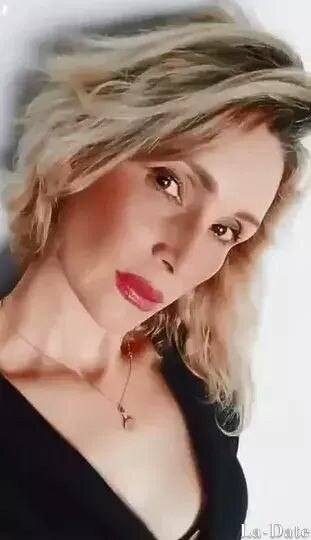 Juliana Profile image 2