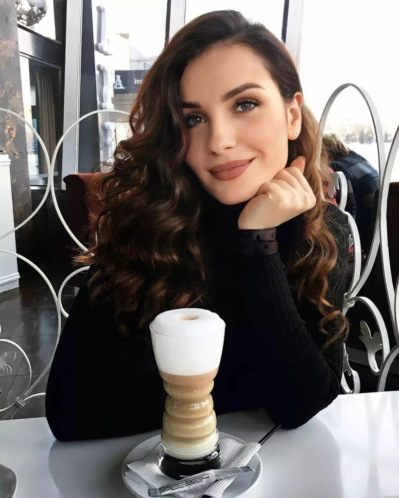 Alexsandra Profile image 3