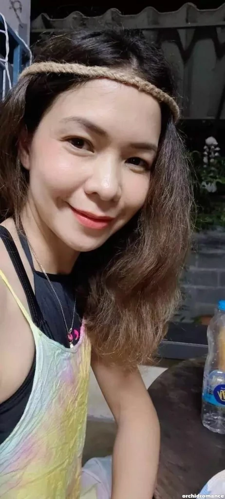 Amornrat Profile image 2