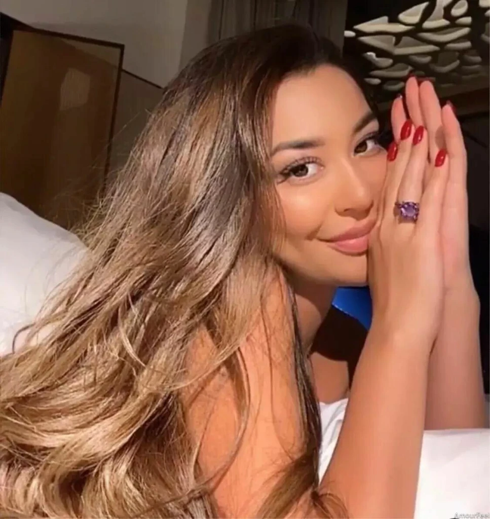 Anna Profile image 2