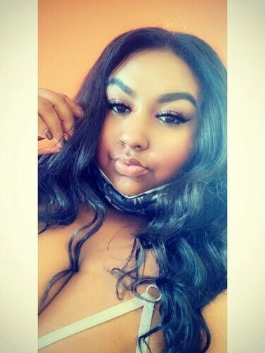 Roseee Profile image 2