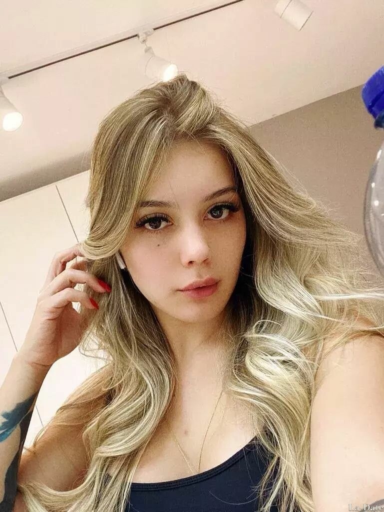Valentina Profile image 6