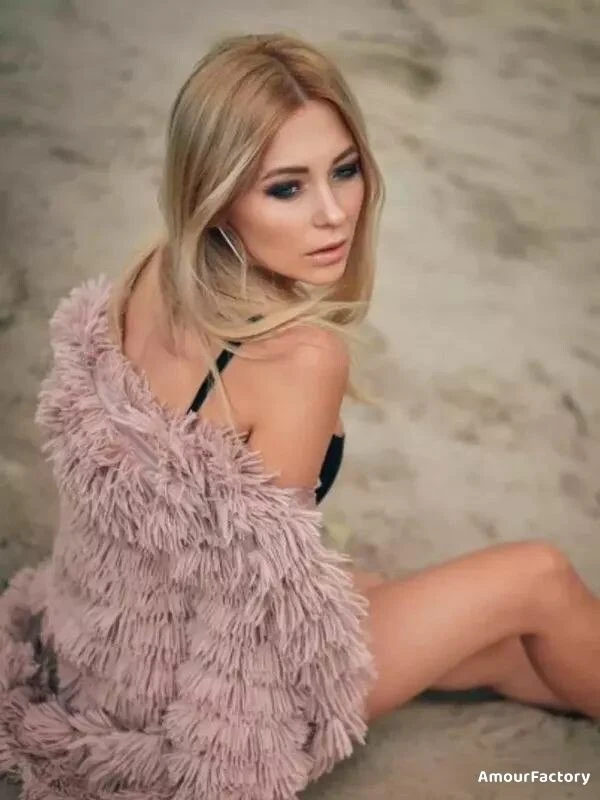 Alina Profile image 2