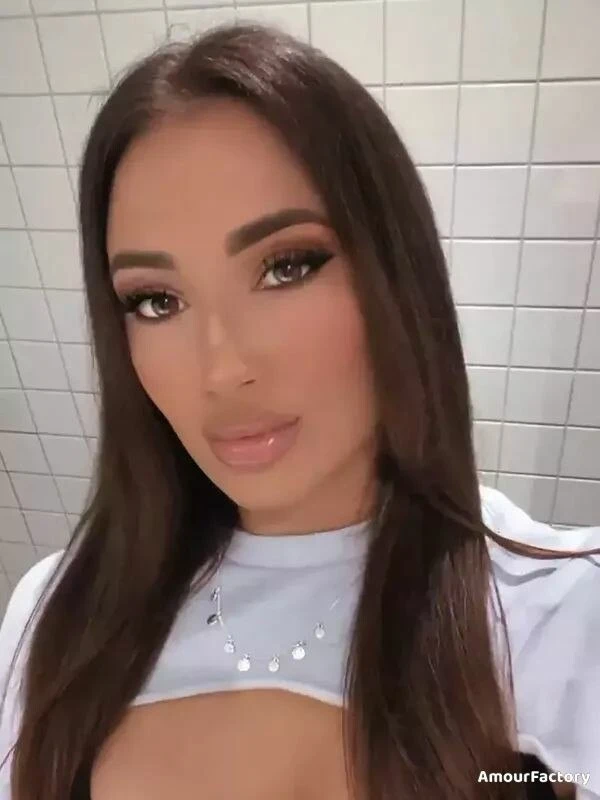 Alina Profile image 1