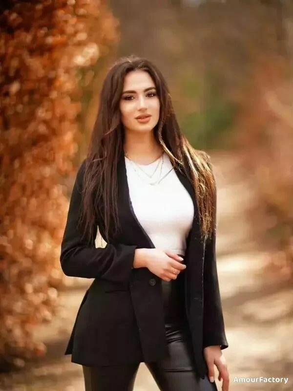 Alina Profile image 3