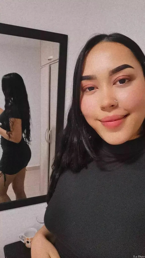 Nicole Profile image 5