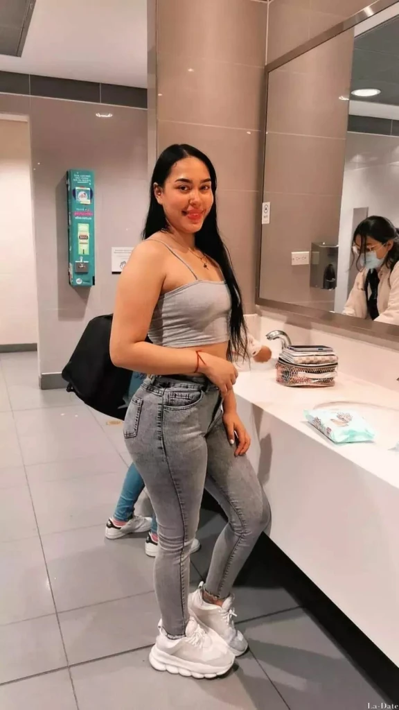 Nicole Profile image 6