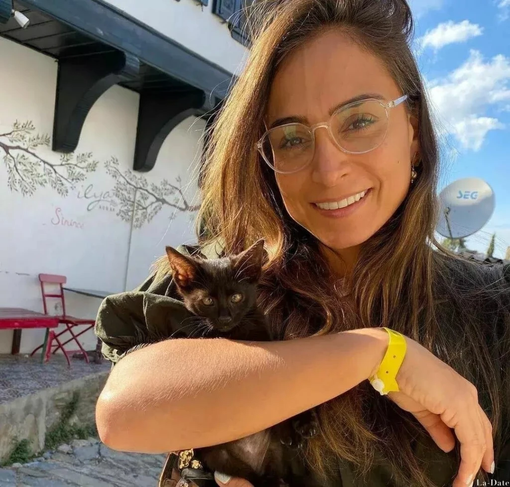 Shayra Profile image 1