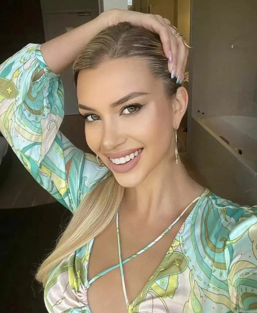 Helena Profile image 5